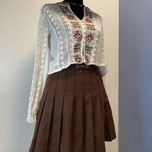 2 pieces - Embroidered cropped shirt with Pleated Skirt